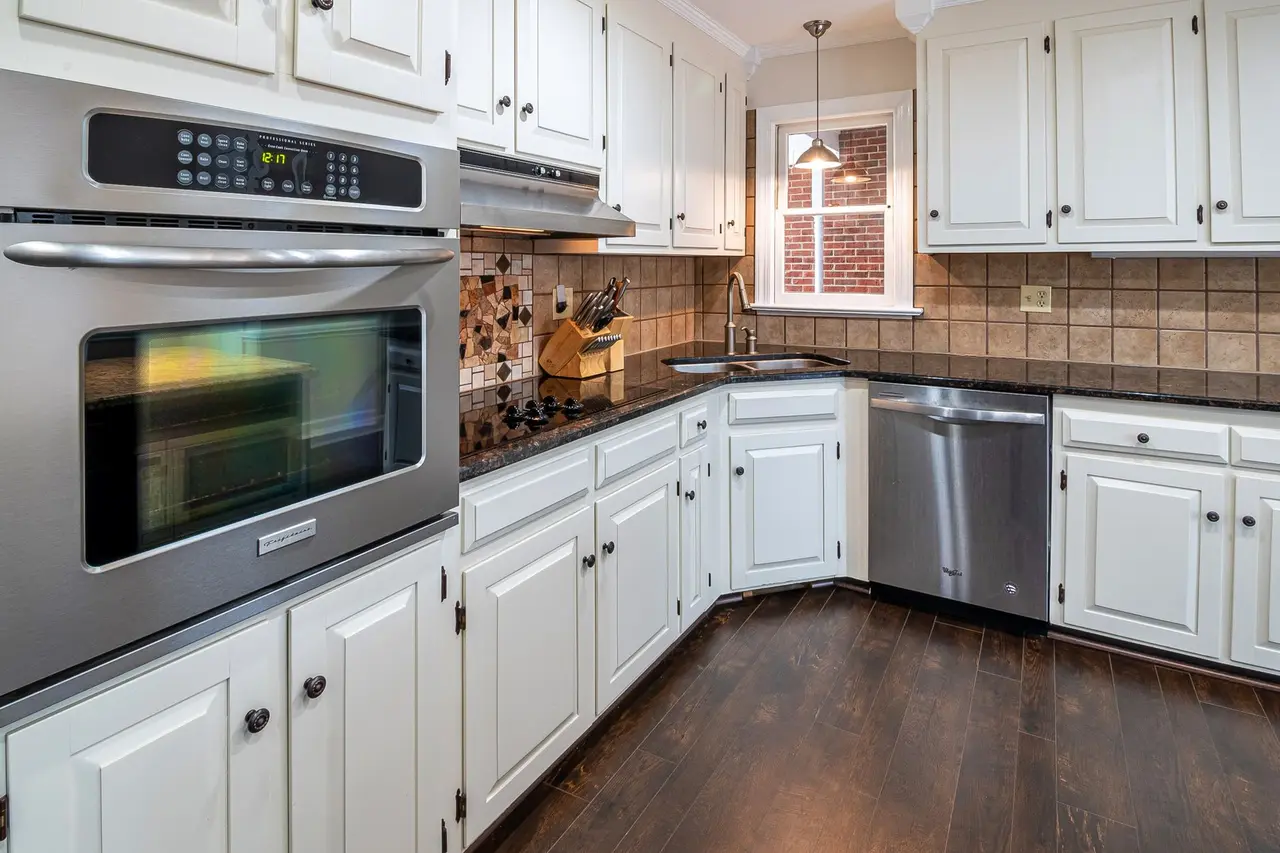 Cabinet Refinishing in West Virginia